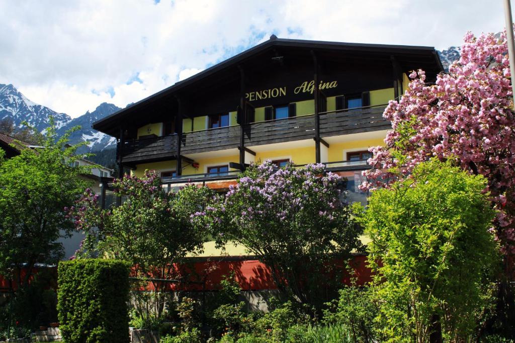 Cafe Pension Alpina Инсбрук Экстерьер фото